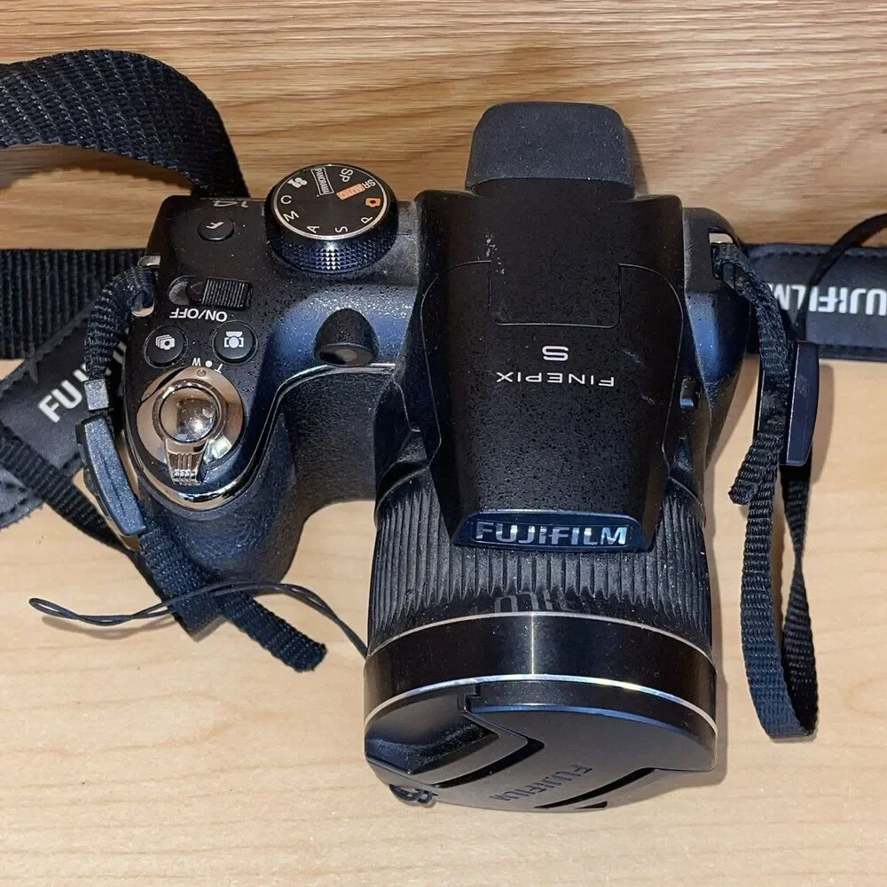 Fujifilm Fuji Finepix S4000 720p HD 14MP Digital Camera 30X Zoom 3